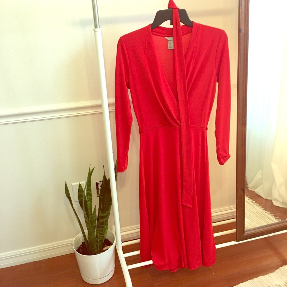 H&M RED V NECK LINE DRESS